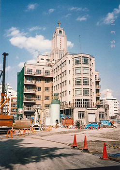 1995年　工事中の旧館