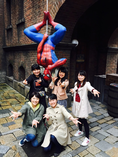 仲良しの同級生と大阪旅行に行ってきました！スパイダーマンと一緒に『はい、スパイダー！！』