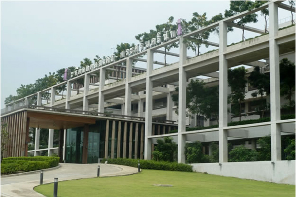 マヒドン大学看護学部（タイ）